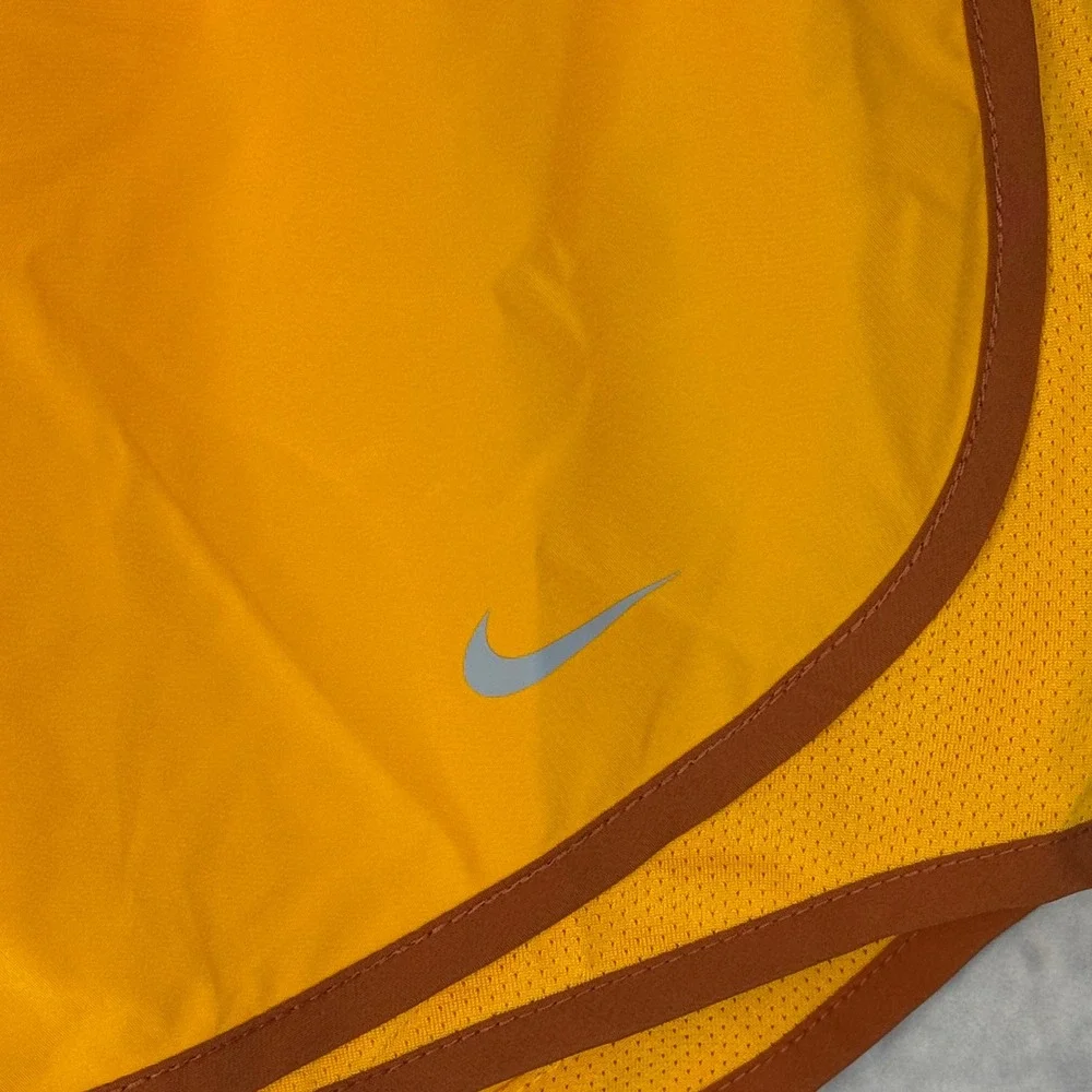New NWT Nike Dri-FIT Tempo Running Shorts Womens sz M‎ Gym Soccer Track sport